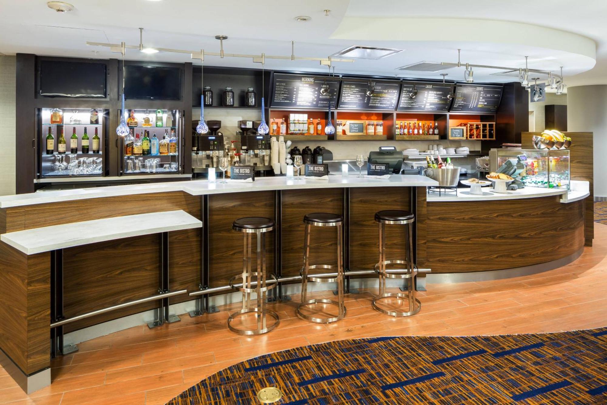 Courtyard By Marriott Galleria Hotel