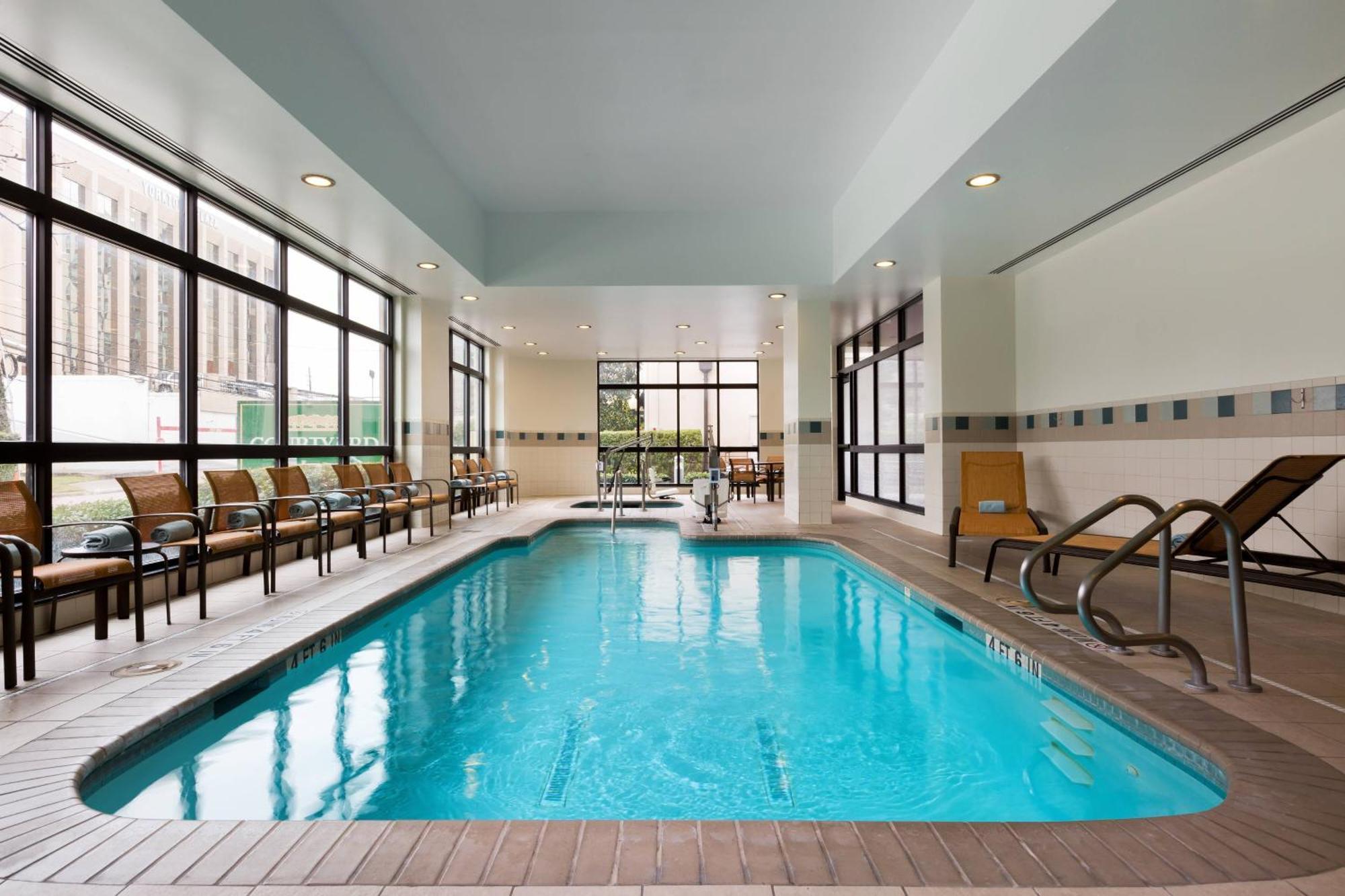 Courtyard By Marriott Galleria Hotel