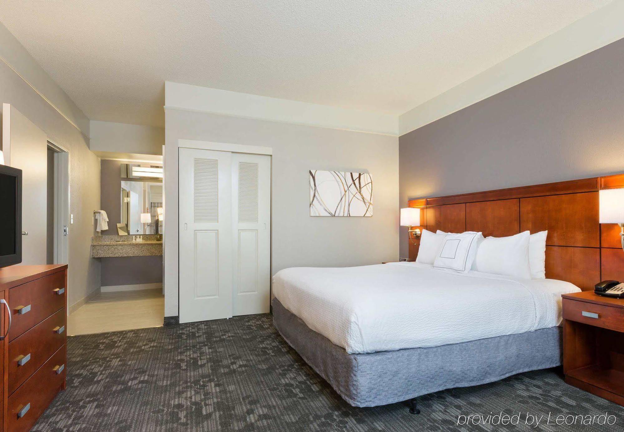 Courtyard By Marriott Galleria Hotel