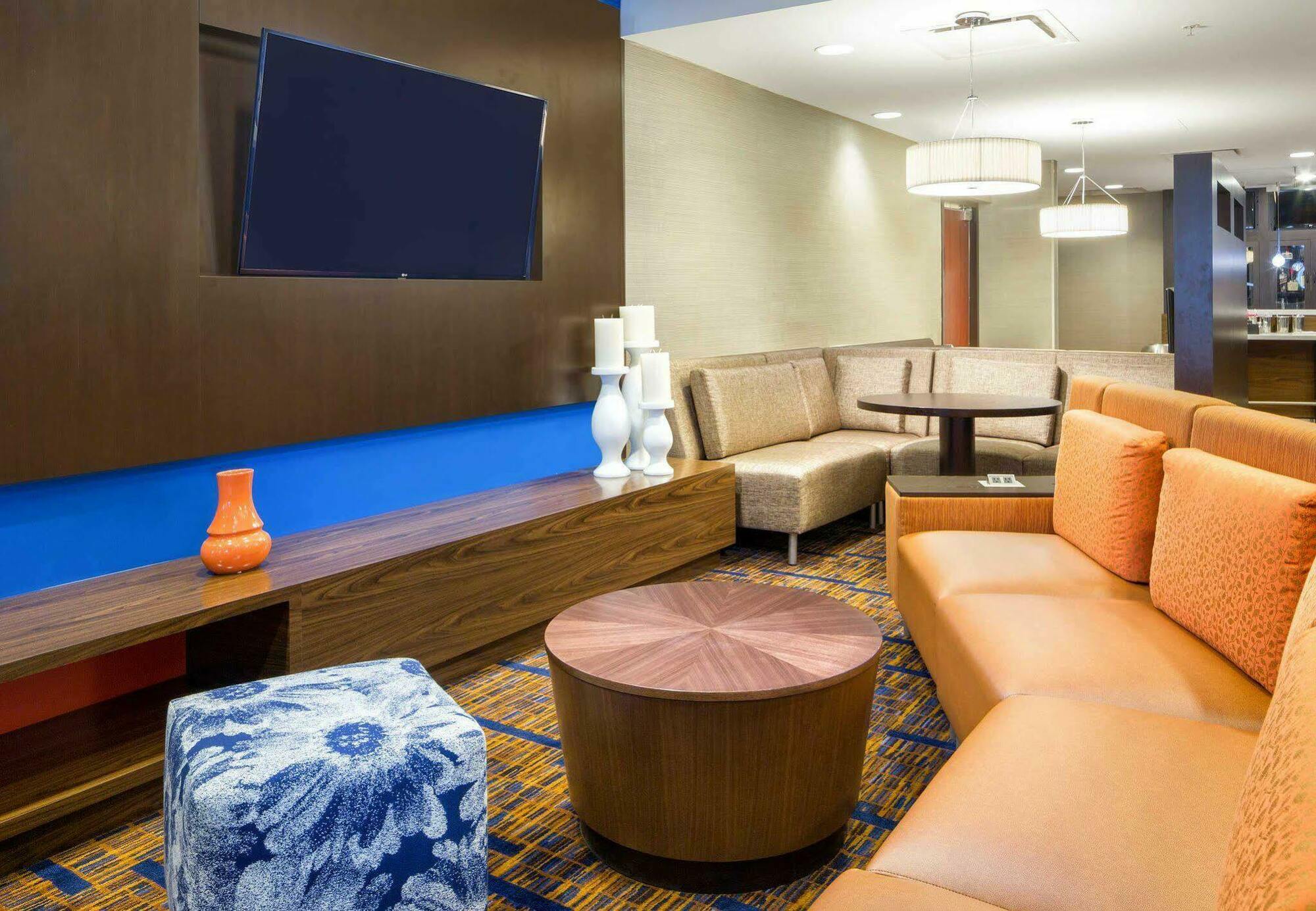 Courtyard By Marriott Galleria Hotel