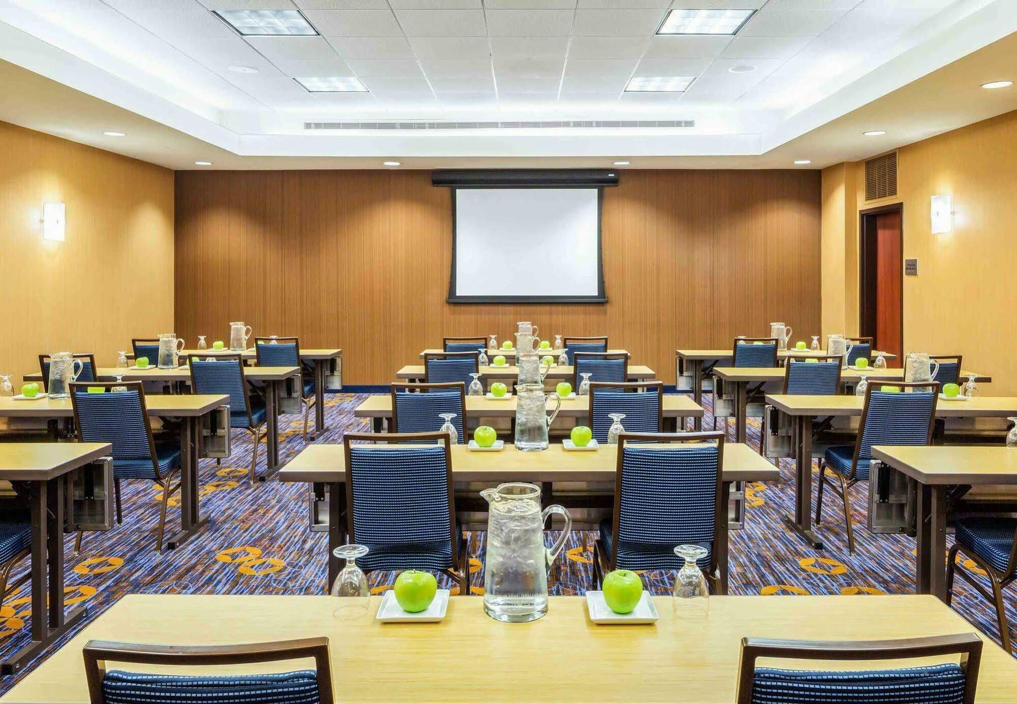 Courtyard By Marriott Galleria Hotel Houston