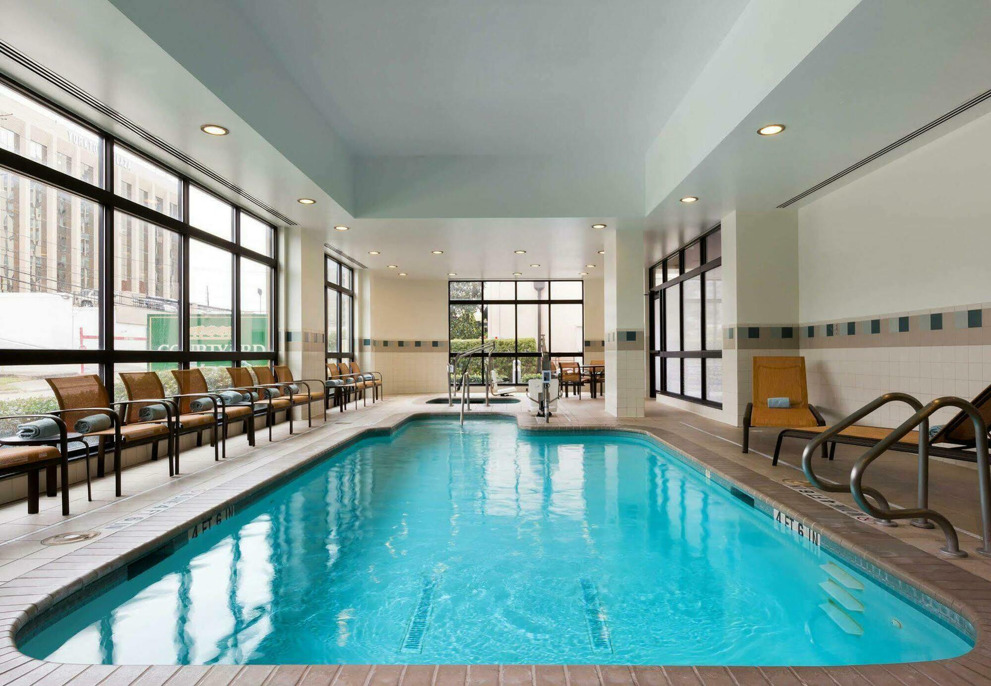 Courtyard By Marriott Galleria 3*